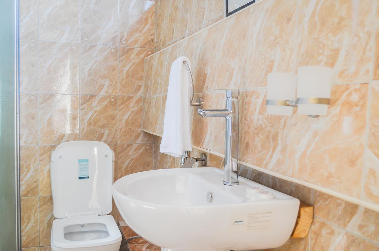 ג'ינג'ה Igar Plaza Hotel מראה חיצוני תמונה