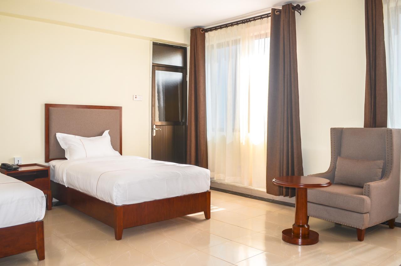 ג'ינג'ה Igar Plaza Hotel מראה חיצוני תמונה
