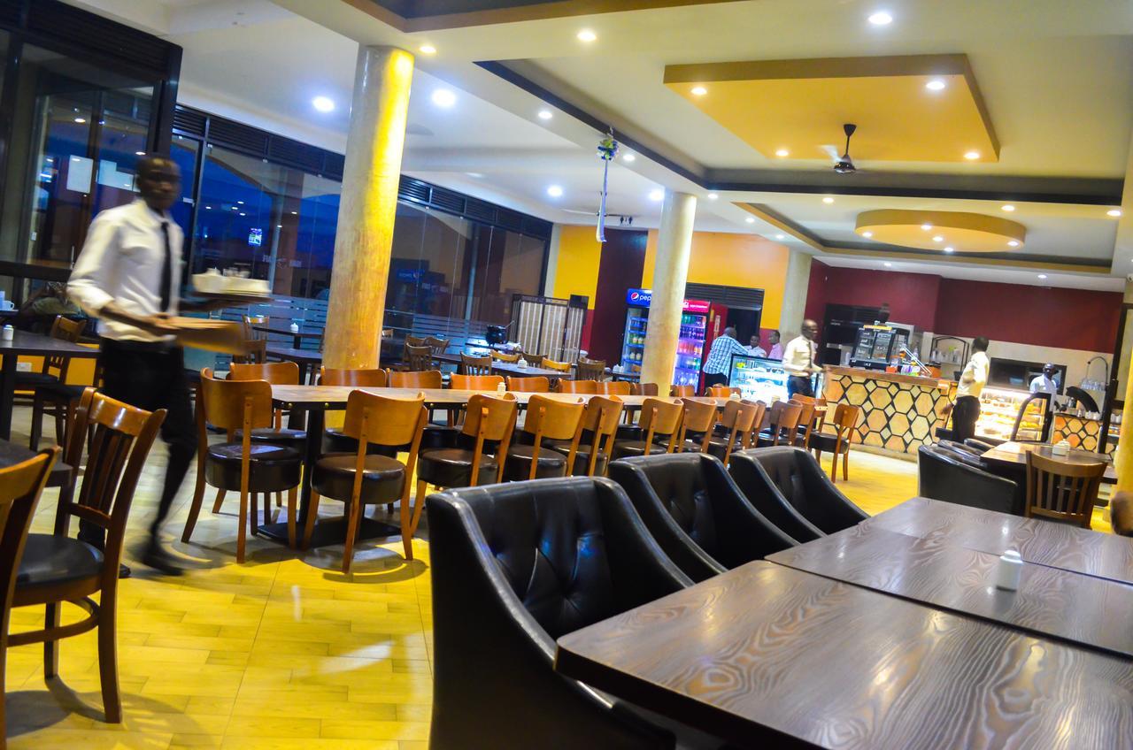 ג'ינג'ה Igar Plaza Hotel מראה חיצוני תמונה