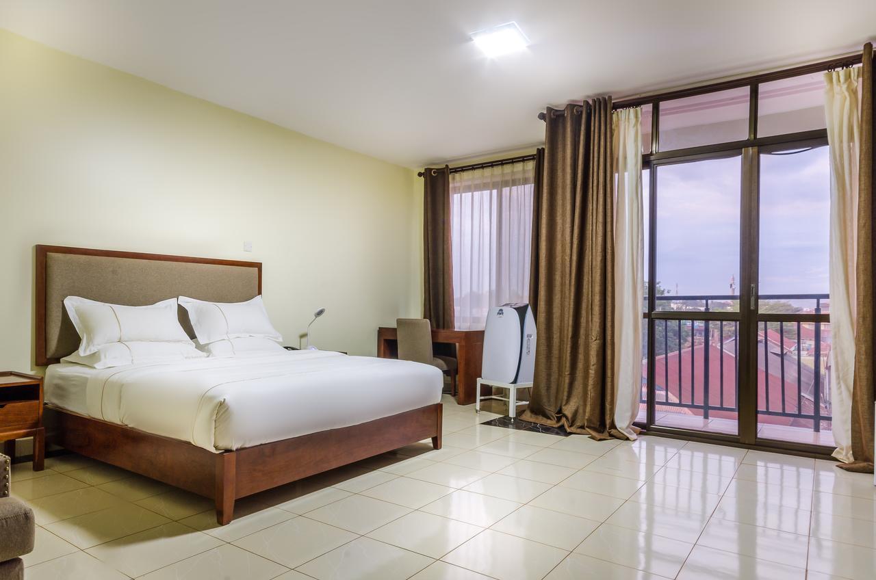 ג'ינג'ה Igar Plaza Hotel מראה חיצוני תמונה
